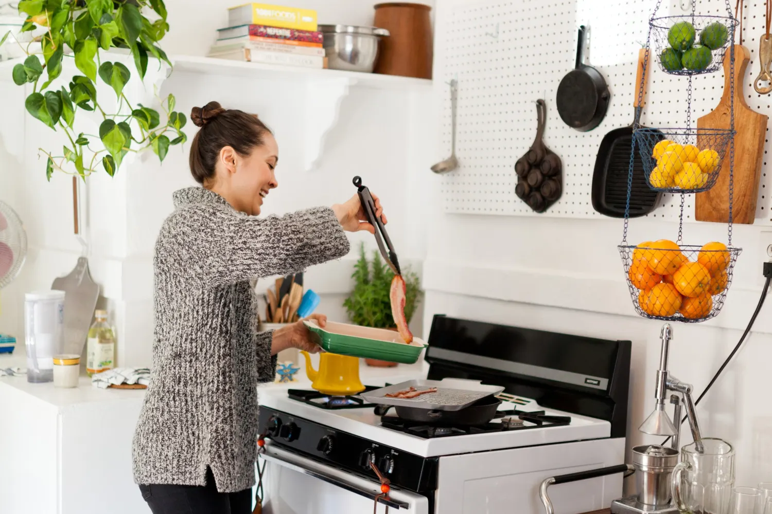 Danh sách kiểm tra nhà bếp Giữ bếp sạch sẽ và ở tình trạng tốt. Sử dụng bếp ít nhất một lần một ngày, ngay cả khi chỉ để đun nước. Điều này giữ cho năng lượng hoạt động. Thường xuyên vứt bỏ thực phẩm đã hết hạn sử dụng trong tủ lạnh và tủ đựng thức ăn.