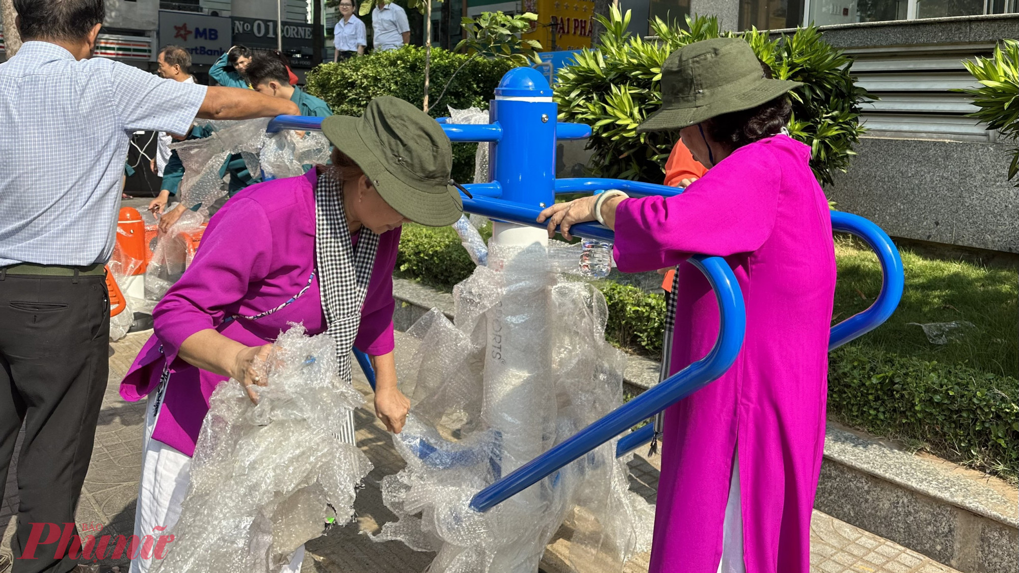 Công trình này đã lắp đặt các thiết bị tập thể dục dụng cụ tập lưng bụng, xà đơn 2 bậc,…tại  khu B chung cư Nguyễn Kim.