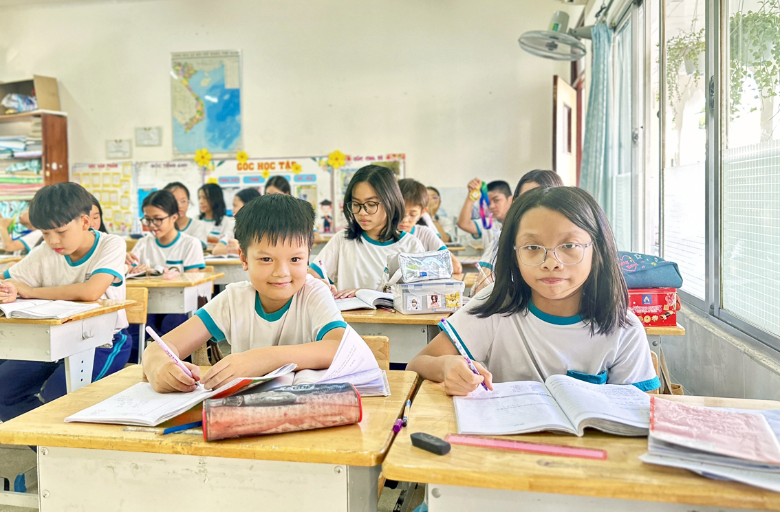 Học sinh Trường tiểu học-THCS-THPT Nam Sài Gòn - nơi thực hiện mô hình tự chủ 100% - trong giờ học