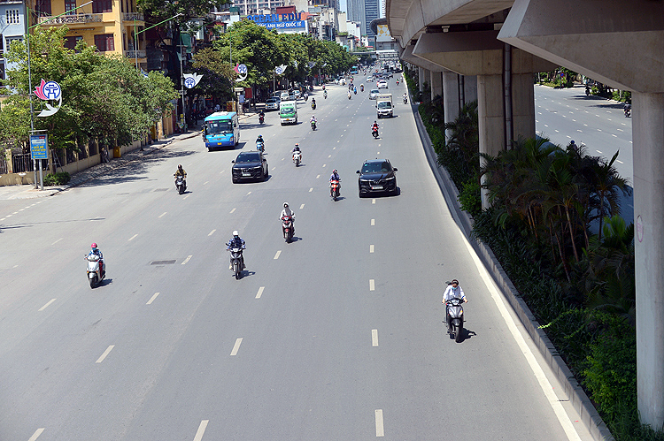 Nắng nóng nhiều nơi trên cả nước.