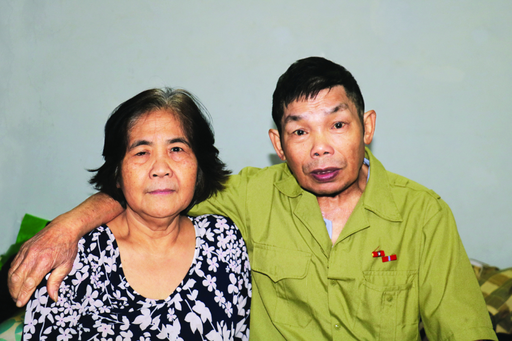Cựu chiến binh Nguyễn Bá Tứ và vợ - bà Nguyễn Thị Mùi