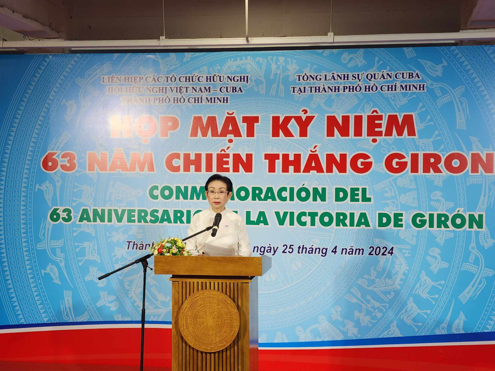 Bà Trương Thị Hiền - Chủ tịch hội Hữu nghị Việt Nam – Cuba TPHCM phát biểu mở đầu cuộc họp mặt