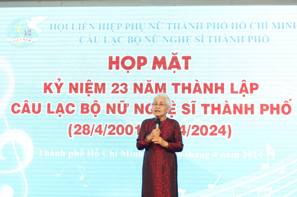 Là chủ nhiệm câu lạc bộ Nữ nghệ sĩ trong thời gian đầu mới thành lập với vô vàn khó khăn, NSƯT Ca Lê Hồng vẫn đang tiếp tục dõi theo, đồng hành cùng nhiều hoạt động của câu lạc bộ. Bà bày tỏ xúc động khi chứng kiến câu lạc bộ ngày càngphát triển, xây dựng được nhiều chương trình nghệ thuật thiết thực, và hơn hết là sự chung lòng hướng về những hoàn cảnh khó khăn của các thành viên.