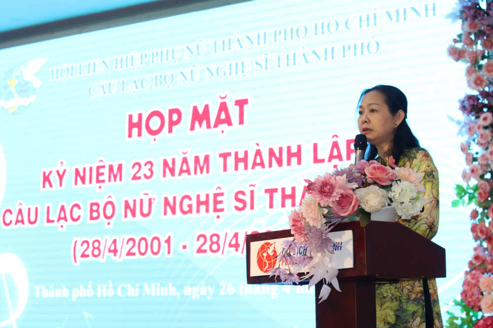 Bà Lâm Thị Ngọc Hoa – Phó chủ tịch thường trực Hội LHPN TPHCM – ghi nhận nỗ lực của các thế hệ thành viên Ban chủ nhiệm câu lạc bộ Nữ nghệ sĩ TPHCM. Qua 23 năm, dù đối mặt nhiều khó khăn, câu lạc bộ vẫn làm tốt công tác vận động nữ nghệ sĩ, có cả nam giới, tổ chức hàng trăm lượt chương trình biểu diễn quy mô, có giá trị nghệ thuật và tính giáo dục cao. Mô hình truyền dạy dân ca – nhạc cách mạng – thanh nhạc trở thành nét riêng của câu lạc bộ. Đến nay, đã mở được 15 khoá với hơn 350 học viên, qua đó, góp phần xây dựng lực lượng cho phong trào văn nghệ quần chúng ở các địa phương.