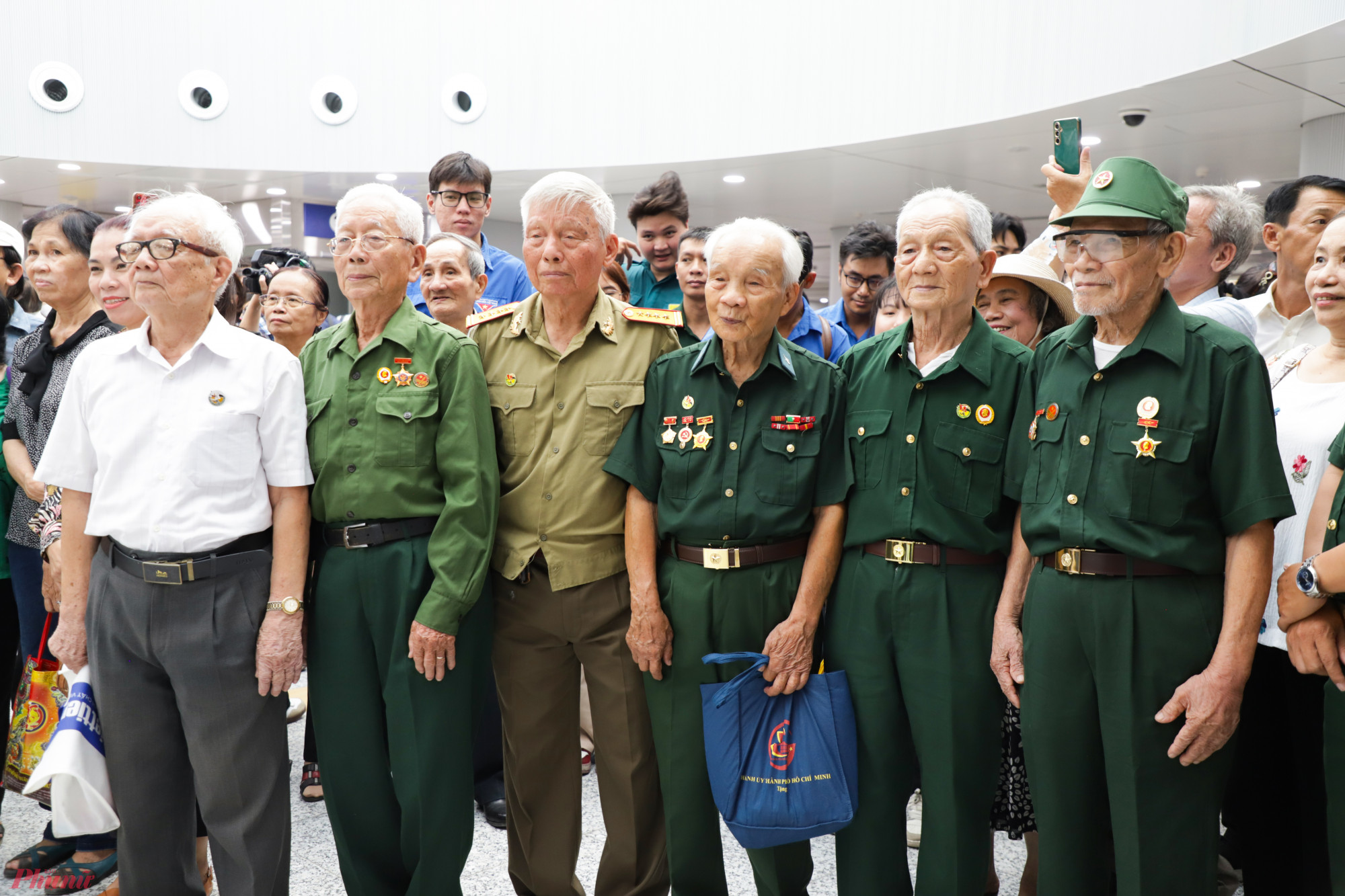Sáng 26/4, Đoàn Cựu chiến sĩ Điện Biên Phủ đã có chuyến tham gia trải nghiệm thử đoàn tàu tuyến metro số 1 Bến Thành - Suối Tiên nhân kỷ niệm 49 năm ngày giải phóng miền Nam, thống nhất đất nước và ngày Quốc tế lao động.