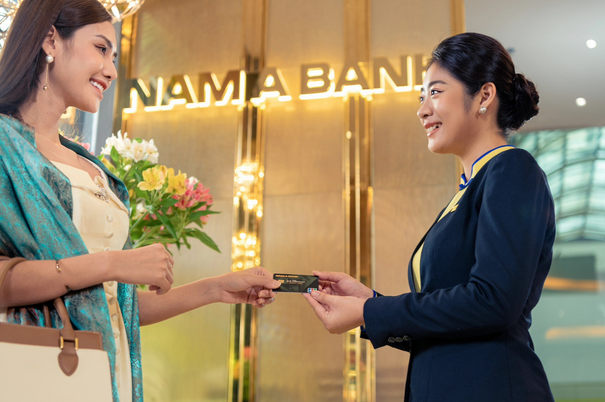 Chủ thẻ tín dụng Nam A Bank sở hữu nhiều đặc quyền ưu đãi hấp dẫn - Ảnh: Nam A Bank