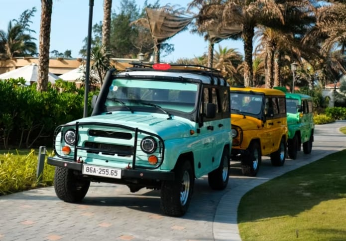 Đoàn xe jeep đầy màu sắc tại Radisson Resort. Đây là một phần của trải nghiệm phiêu lưu bằng xe jeep khi đến Phan Thiết. Ảnh: Toh Ee Ming