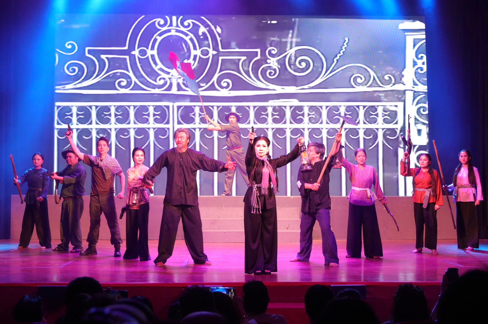 Người ven đô - một tác phẩm kinh điển - đã tái ngộ với khán giả trên sân khấu Đại Việt