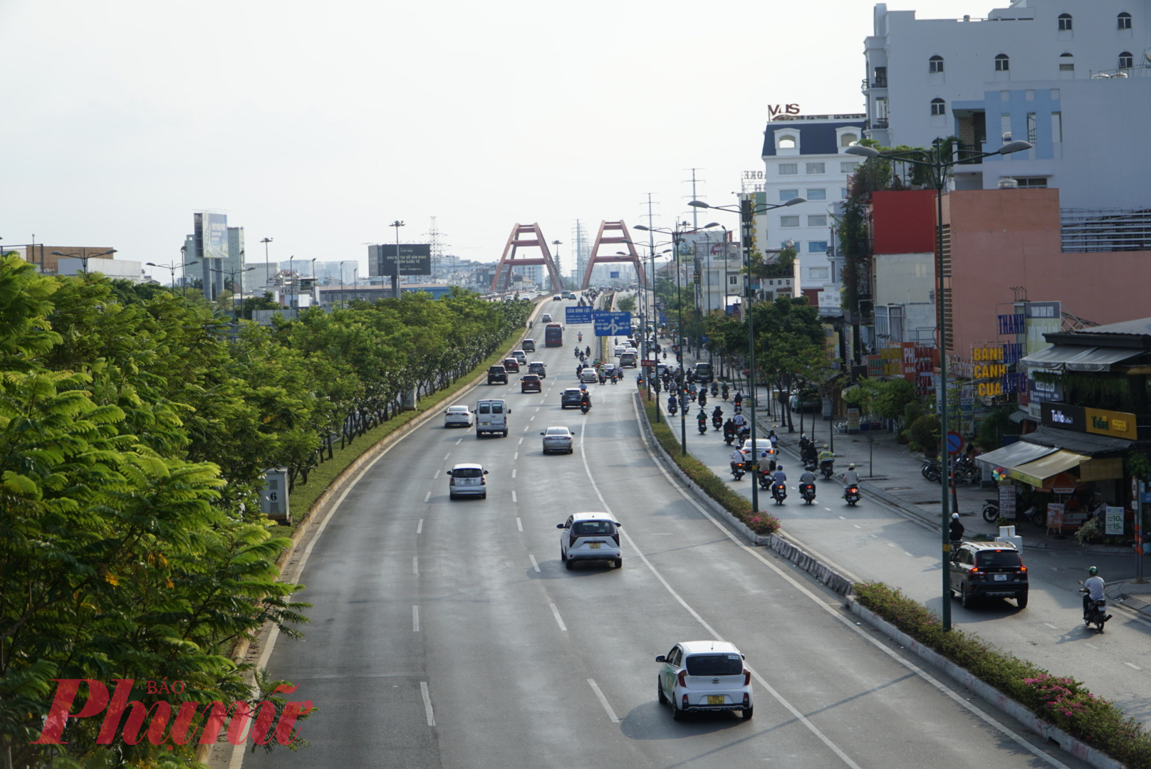 Khoảng 16g20, đường Phạm Văn Đồng, hướng Linh Xuân đi sân bay Tân Sơn Nhất thông thoáng.