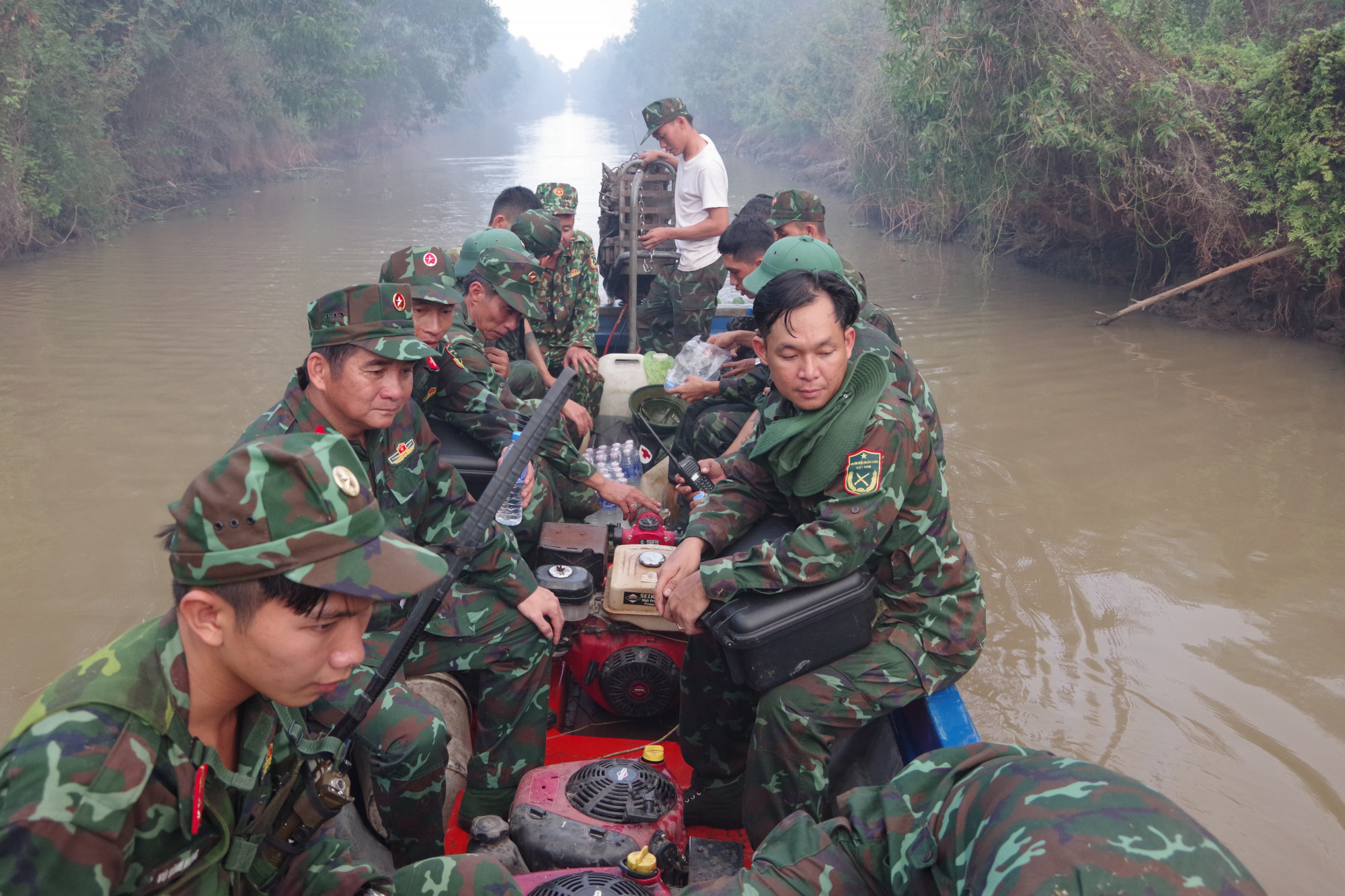 Sau khi xuất hiện đám cháy lớn Bộ CHQS tỉnh Kiên Giang đã điều động gần 200 cán bộ, chiến sĩ tham gia chữa cháy. Công an tỉnh Kiên Giang cũng cử lực lượng tham gia.
