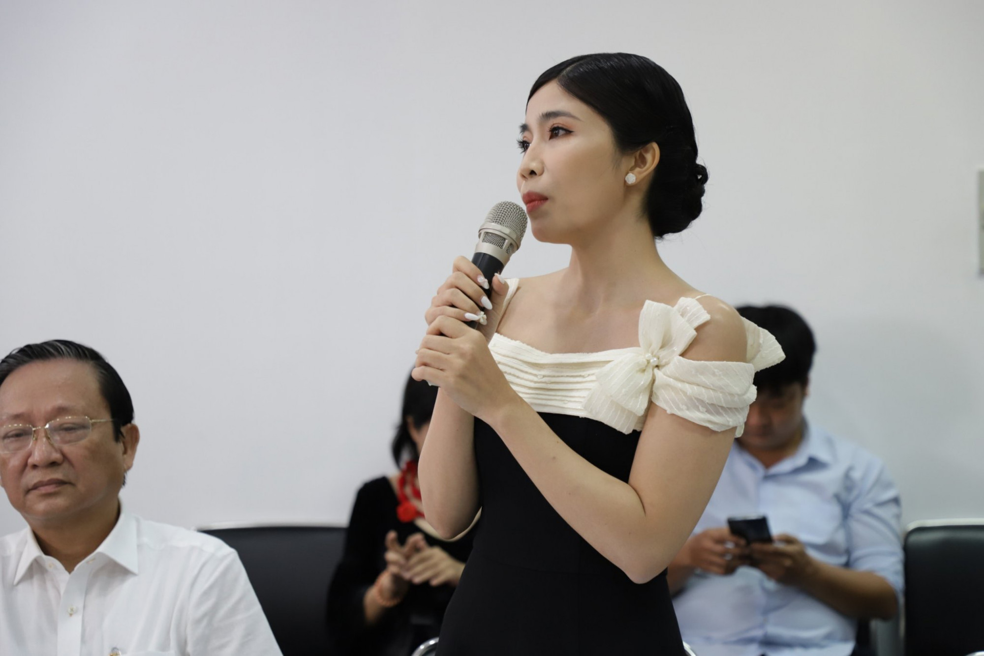 Nhà văn Bùi Tiểu Quyên, thành viên Ban giám khảo cuộc thi