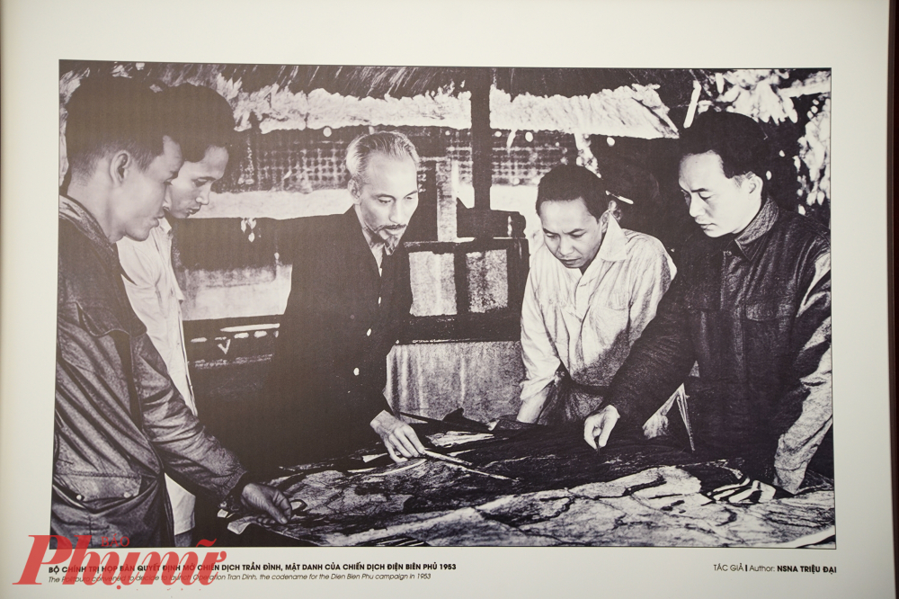 Bức ảnh về lúc Bộ Chính trị quyết định mở chiến dịch Trần Đình, mật danh của chiến dịch Điện Biên Phủ.