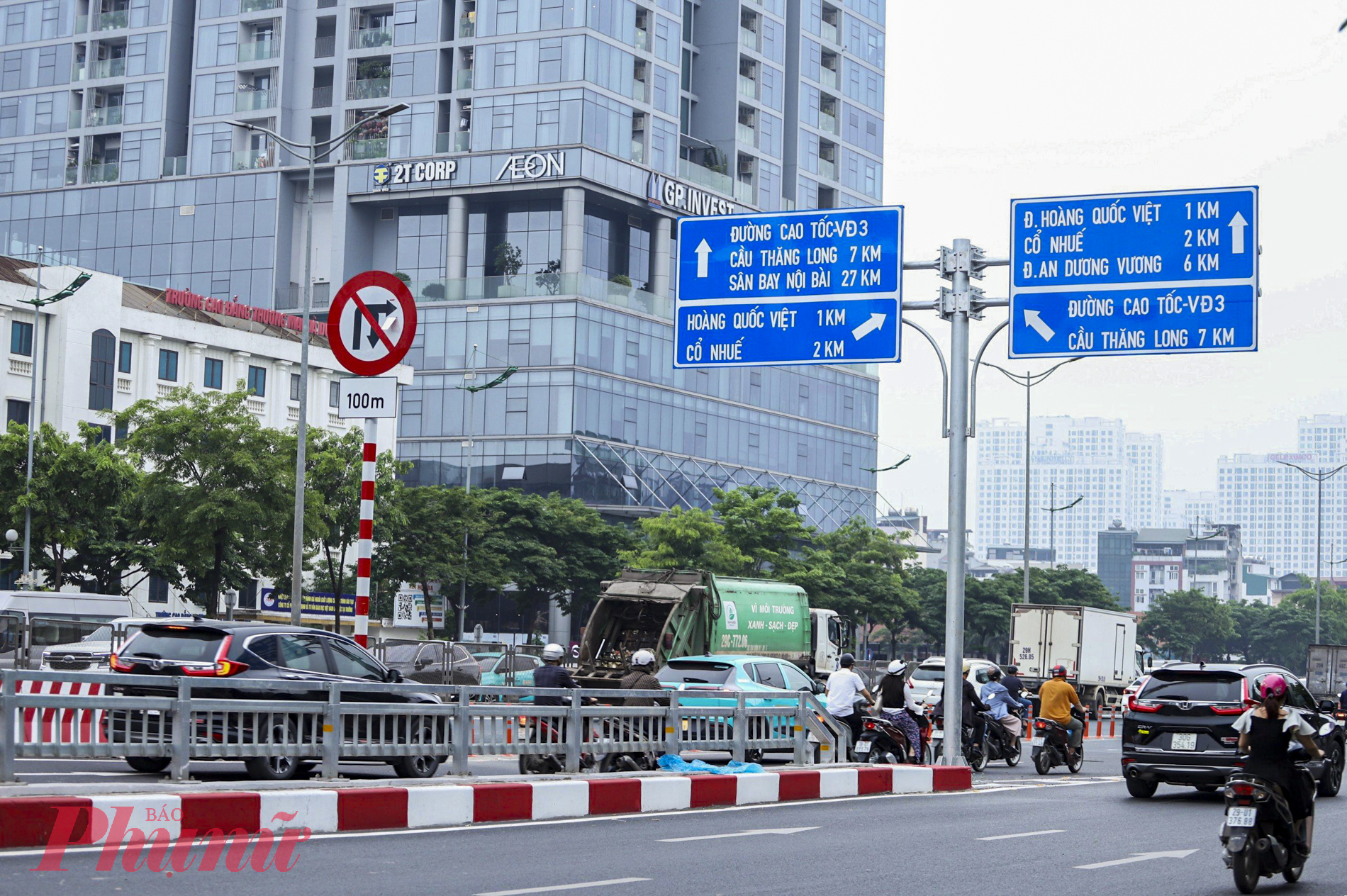 Ô tô từ Vành đai 3 trên cao đi cầu Thăng Long sẽ đi thẳng qua cầu vượt Mai Dịch cũ; nếu đi Phạm Văn Đồng thì vượt qua cầu thép và xuống đường Phạm Văn Đồng; nếu đi Xuân Thủy hoặc Hồ Tùng Mậu xuống đường Phạm Hùng đi theo chỉ dẫn vạch sơn và biển báo hiệu khu vực trung tâm nút giao gầm cầu Mai Dịch; nếu đi cầu Thăng Long thì lên cầu thép hoặc đi thẳng qua nút giao Mai Dịch vào cao tốc.