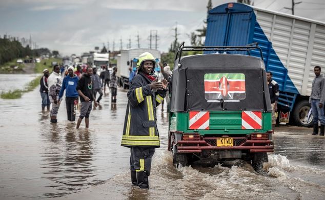 Nhiều vùng ở Kenya đến giờ vẫn bị ngập nặng - Ảnh: AFP