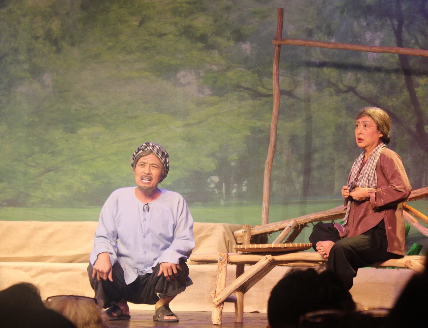 Nghệ sĩ Thanh Thủy (phải) trở lại vai trò đạo diễn và diễn viên chính của Má ơi, út dìa! – phiên bản mới của vở bi kịch Tiếng vạc sành nổi tiếng từ 20 năm trước.