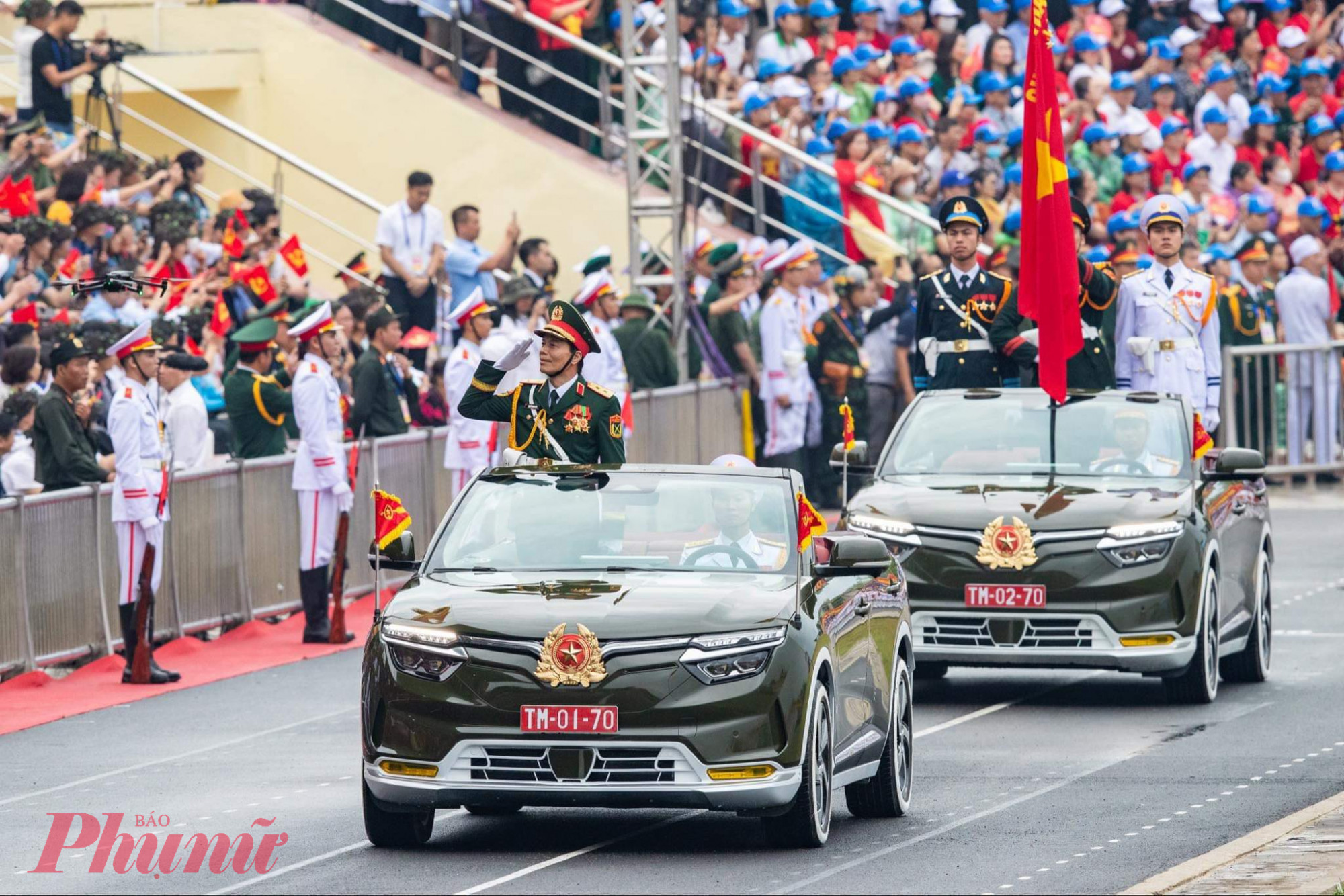 Khối Quân kỳ do đồng chí Trung tướng Nguyễn Trọng Bình, Phó Tổng tham mưu trưởng Quân đội nhân dân Việt Nam chỉ huy, dẫn đầu các khối đại diện cho lực lượng Quân đội nhân dân và Dân quân tự vệ