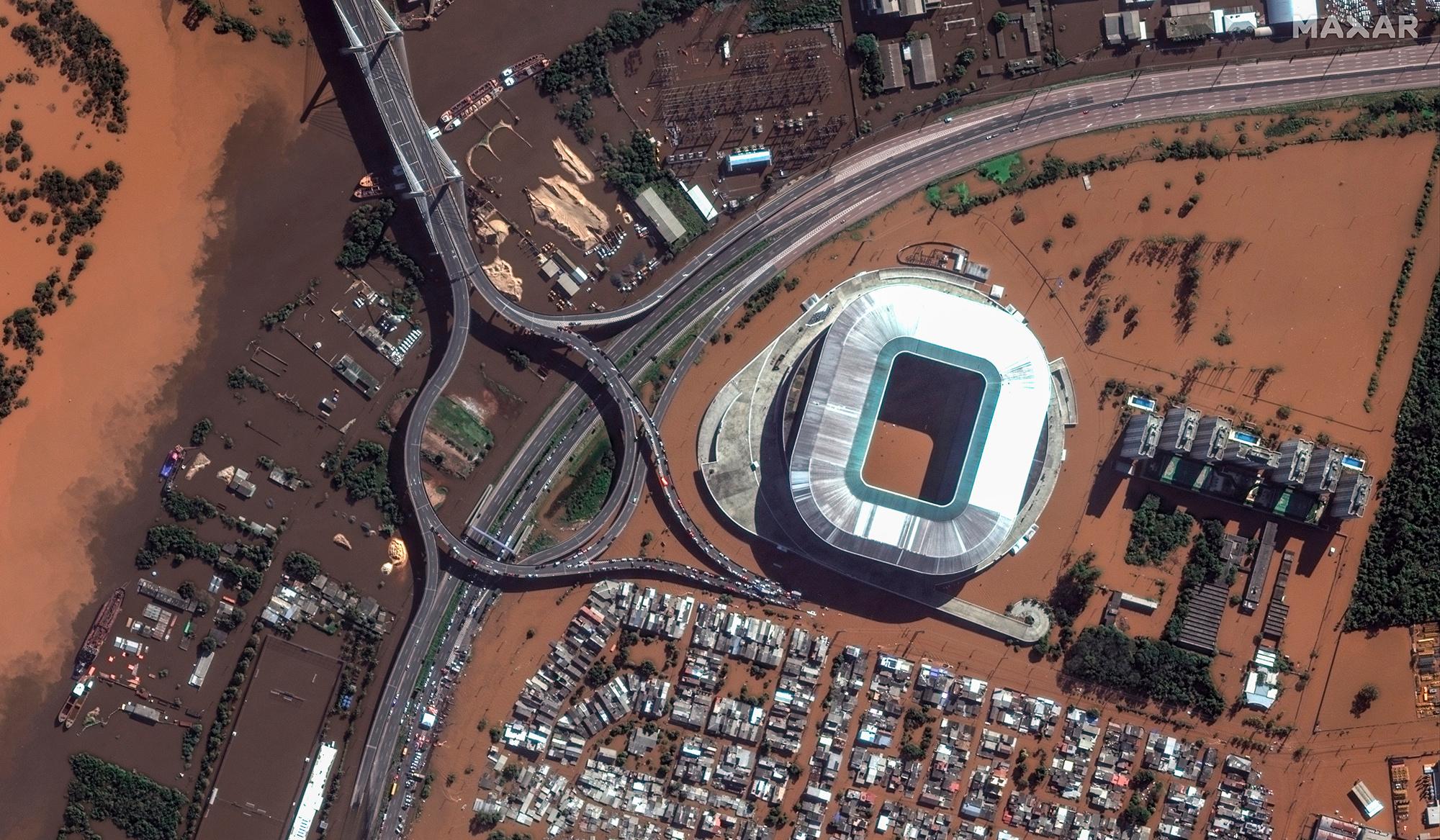 Các khu vực bị ngập lụt xung quanh Grêmio Arena ở Porto Alegre. Lũ lụt ở Rio Grande do Sul đã ảnh hưởng đến khoảng 1,45 triệu người và buộc khoảng 200.000 cư dân phải rời bỏ nhà cửa.