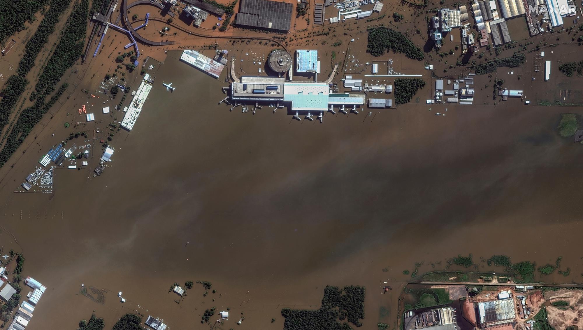 Sân bay Salgado Filho ở Porto Alegre ngập tràn nước.