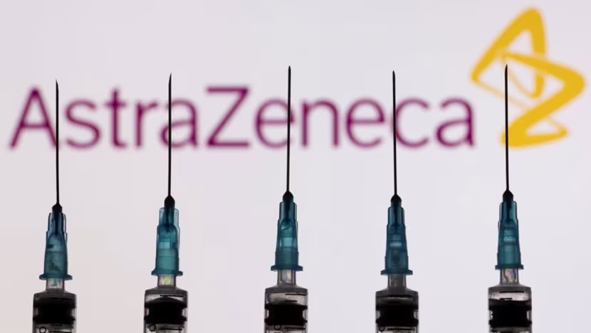 Vaccine COVID-19 của AstraZeneca có thể gây giảm tiểu cầu và tạo huyết - Ảnh: Reuters/Dado Ruvic)