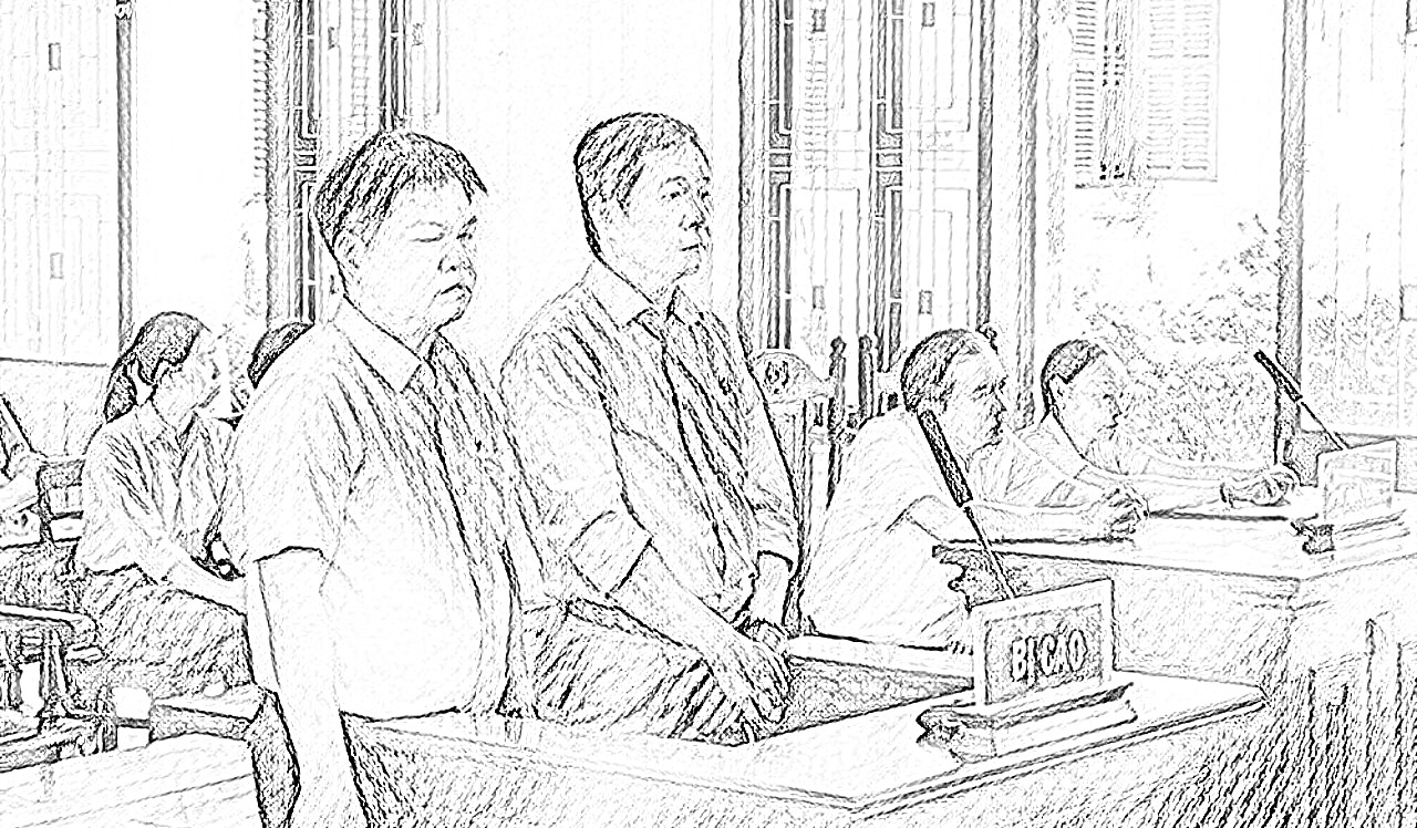 Bị cáo Hoàng Văn Đức (SN 1970 - cựu Giám đốc) và Hà Thúc Nhật (SN 1983 - cựu Trưởng phòng Tài chính kế hoạch kiêm kế toán trưởng) Trung tâm Kiểm soát bệnh tật (CDC) tỉnh Thừa Thiên - Huế tại phiên tòa xét xử
