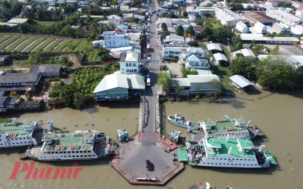 Cầu Đình Khao sau khi hoàn thành sẽ kết nối giao thông giữa 2 tỉnh Vĩnh Long và Bến Tre, thay thế bến phà Đình Khao 