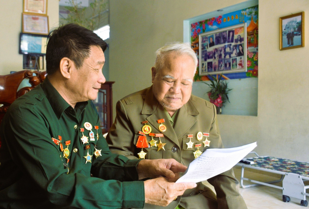 2 cựu thanh niên xung phong Trần Công Chính (trái), Đỗ Vũ Xô (phải) đã chọn Điện Biên  làm quê hương thứ hai sau khi hoàn thành công trình đại thủy nông Nậm Rốm