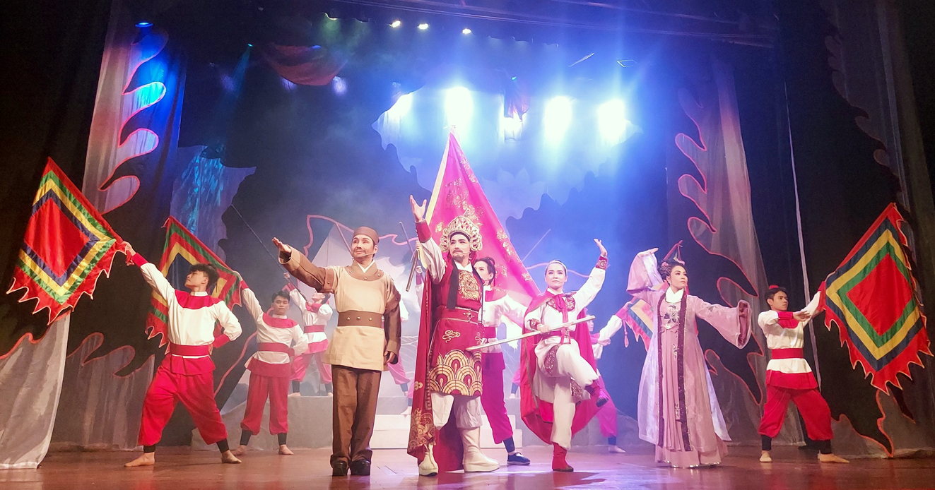 Sân khấu Sen Việt đã chuẩn bị hơn 1 năm để đưa vở nhạc kịch sử Việt Lá cờ thêu 6 chữ vàng đến với liên hoan 