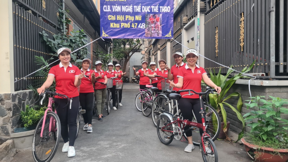 Đội xe đap đặc biệt ở phường Bình Hưng Hoà A.