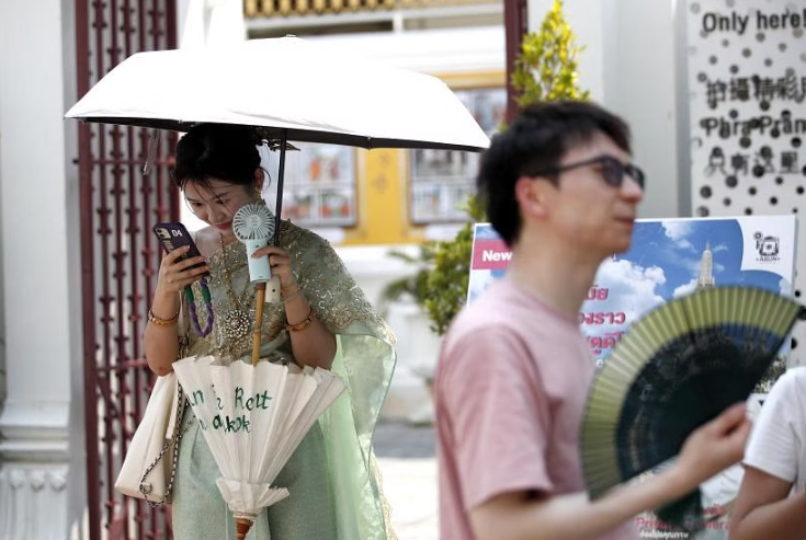 Thời tiết nóng hơn có thể dẫn đến nhiều cơn đột quỵ gây tử vong hoặc tàn tật hơn và có thể ảnh hưởng đến chứng động kinh, khiến tình trạng bệnh trở nên trầm trọng hơn do thiếu ngủ. ẢNH: EPA-EFE