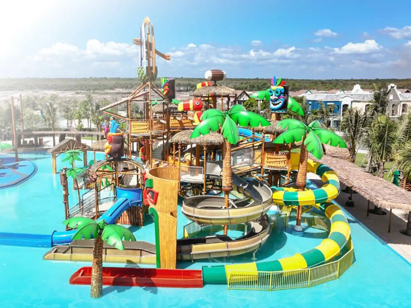 Tropicana Park Hồ Tràm Vũng Tàu Còn gì tuyệt vời hơn là được tận hưởng cuối tuần tại Tropicana Park Hồ Tràm - công viên giải trí mới toanh lấy cảm hứng từ văn hóa tộc người Polynesian ở Thái Bình Dương. Toạ lạc trên tuyến đường ven biển Hồ Tràm, thuộc Bình Châu, Xuyên Mộc, Vũng Tàu, Tropicana Park Hồ Tràm sở hữu vô số trò chơi và hoạt động du lịch hấp dẫn, đơn cử như các đường trượt cảm giác mạnh, khám phá thiên nhiên, công viên nước, toạ độ sống ảo, trình diễn nghệ thuật và nhiều địa điểm ăn uống, mua sắm khác.