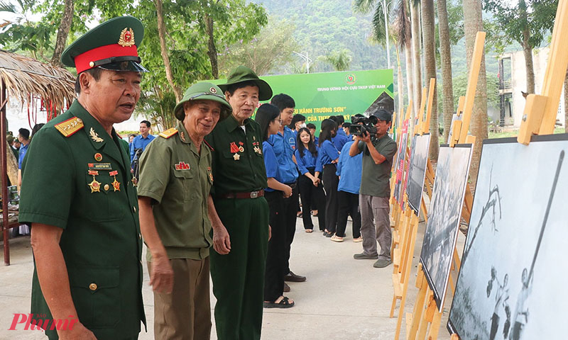 Các cựu binh tham gia hoạt động triễn lãm