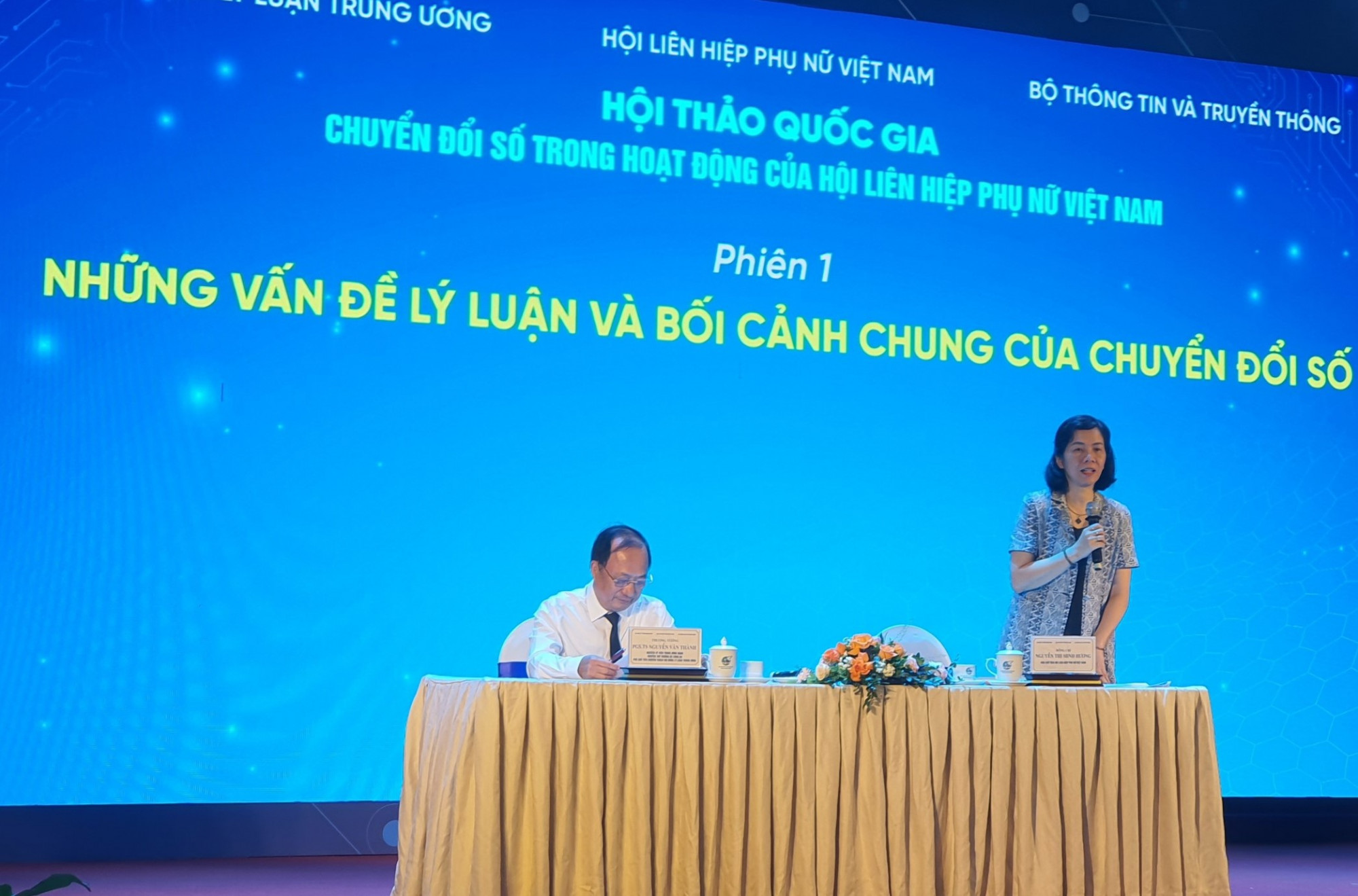 Phó Chủ tịch Hội Liên hiệp Phụ nữ Việt Nam Nguyễn Thị Minh Hương chỉ ra tầm quan trọng của việc chuyển đổi số trong hoạt động Hội