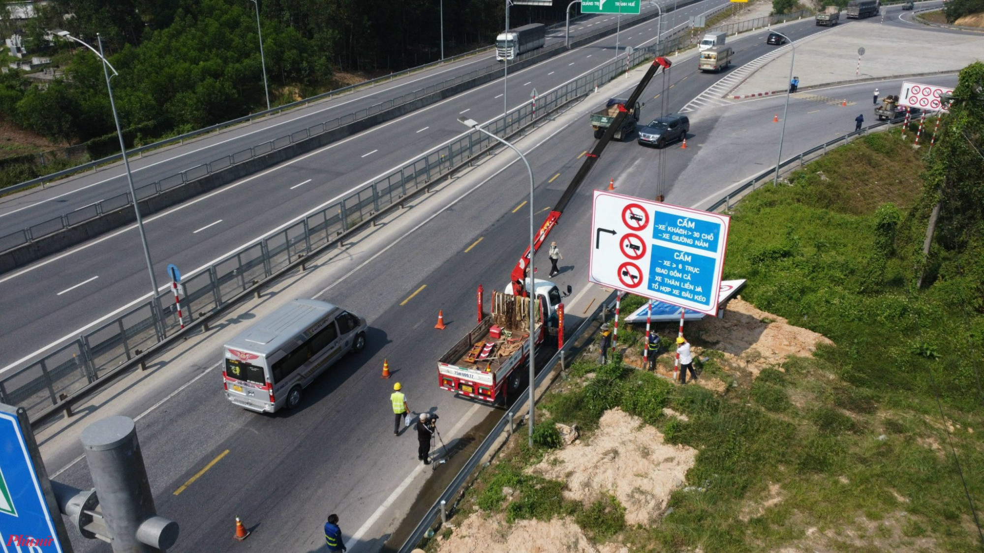 Đây cũng là lấn thứ 2 tỉnh Quảng Trị kiến nghị Bộ GT-VT đưa xe khách, xe container lưu thông trở lại trên cao tốc  Cam Lộ- La Sơn