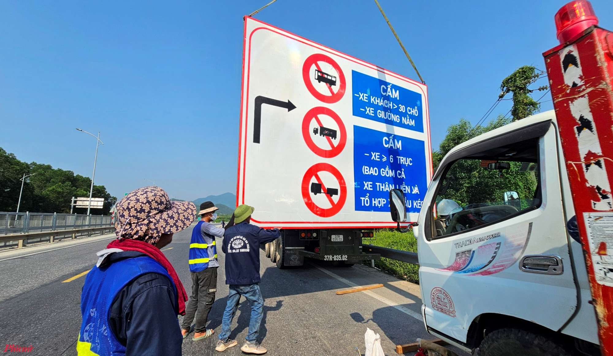 Phân luồng cấm xe khách, xe container  vào cao tốc Cam Lộ- La Sơn được Bộ GT-VT  triển khai ngày 4/4