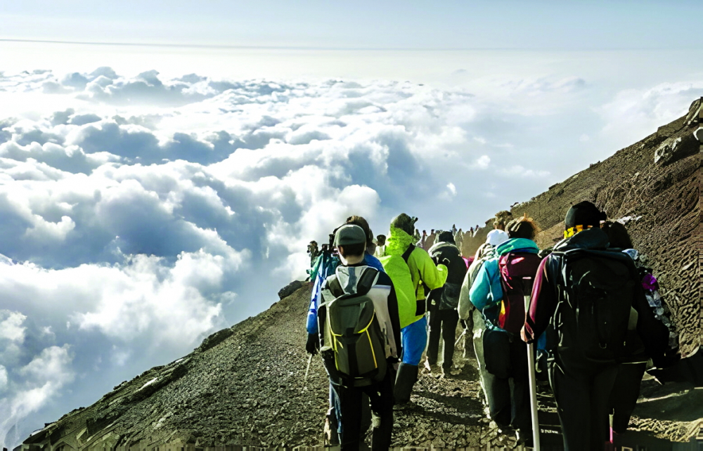 Tuyến trail Yoshida được khoảng 70% du khách lựa chọn. Mỗi ngày có khoảng 2.000-3.000 khách trekking núi Phú Sĩ