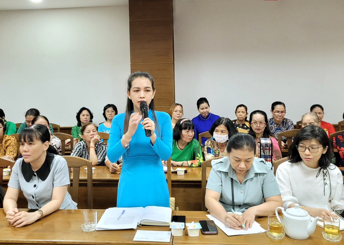 Bà Chiếp Ngô Thanh Hương chia sẻ giải pháp để thu hút hội viên tham gia các chương trình của hội