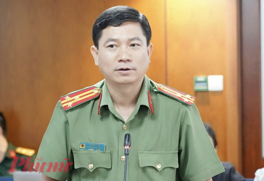 Thượng tá Lê Mạnh Hà thông tin tại họp báo 