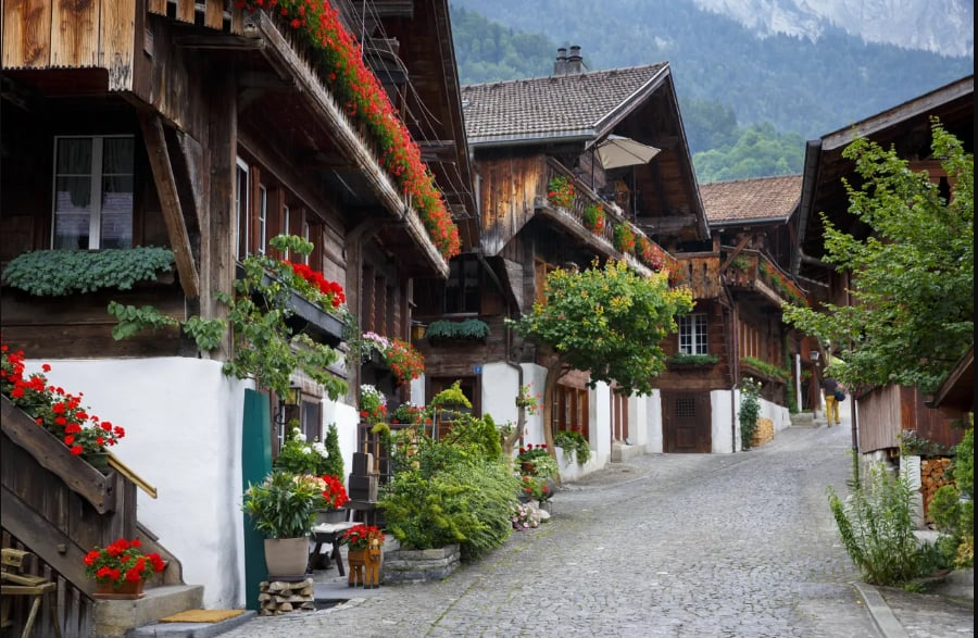 Đường Brunngasse ở làng Brienz, Thụy Sĩ Ảnh: Getty Images