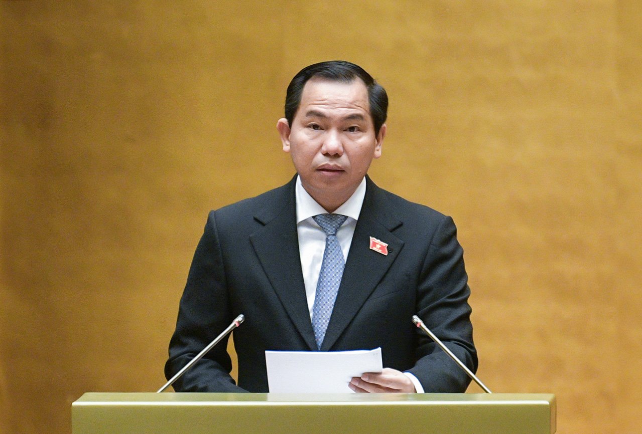 Ông Lê Quang Mạnh trình bày báo cáo của đoàn giám sát của Quốc hội về việc thực hiện Nghị quyết 43