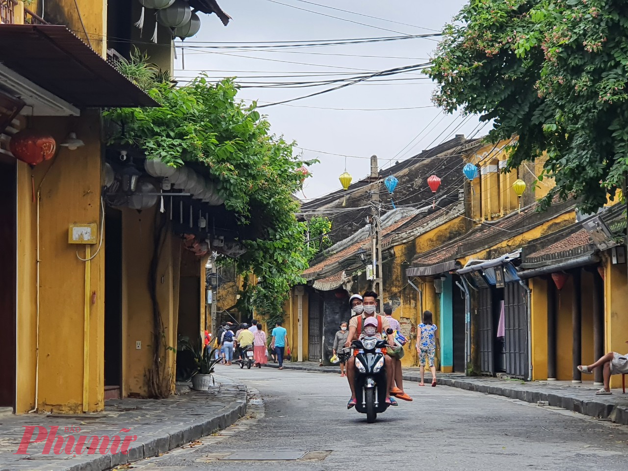 Ngày nay, đường Trần Phú có nhiều ngôi ngà không có phần hiên, là kết quả của lần mở rộng khoảng cuối thế kỷ 19 đầu thế kỷ 20.