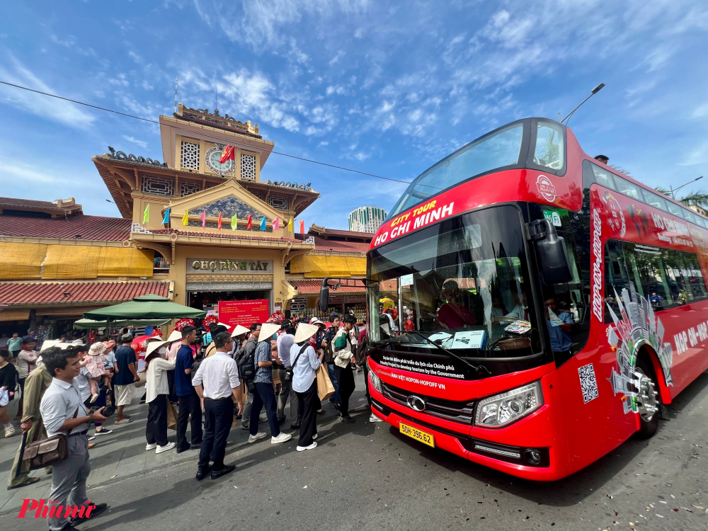 Ông Nguyễn Khoa Luân - Giám đốc  TNHH Ảnh Việt Hop on – Hop off Việt Nam cho hay, tuyến xe buýt Sài Gòn - Chợ Lớn City Tour này không chỉ góp phần đa dạng hóa các sản phẩm du lịch của thành phố mà còn hứa hẹn sẽ thúc đẩy hơn nữa sự phát triển kinh tế - xã hội của khu vực Chợ Lớn và khu vực lân cận. Giúp du khách quốc tế dễ dàng tiếp cận với cộng đồng các dân tộc đang sinh sống tại khu vực Chợ Lớn, tiếp cận vùng cảnh quan sông nước trên bến dưới thuyền ở quận 6 và quận 8. Với việc khai trương tuyến xe buýt hai tầng Sài Gòn - Chợ Lớn City Tour góp phần khẳng định vị thế của Thành phố Hồ Chí Minh như một điểm đến du lịch hàng đầu khu vực.