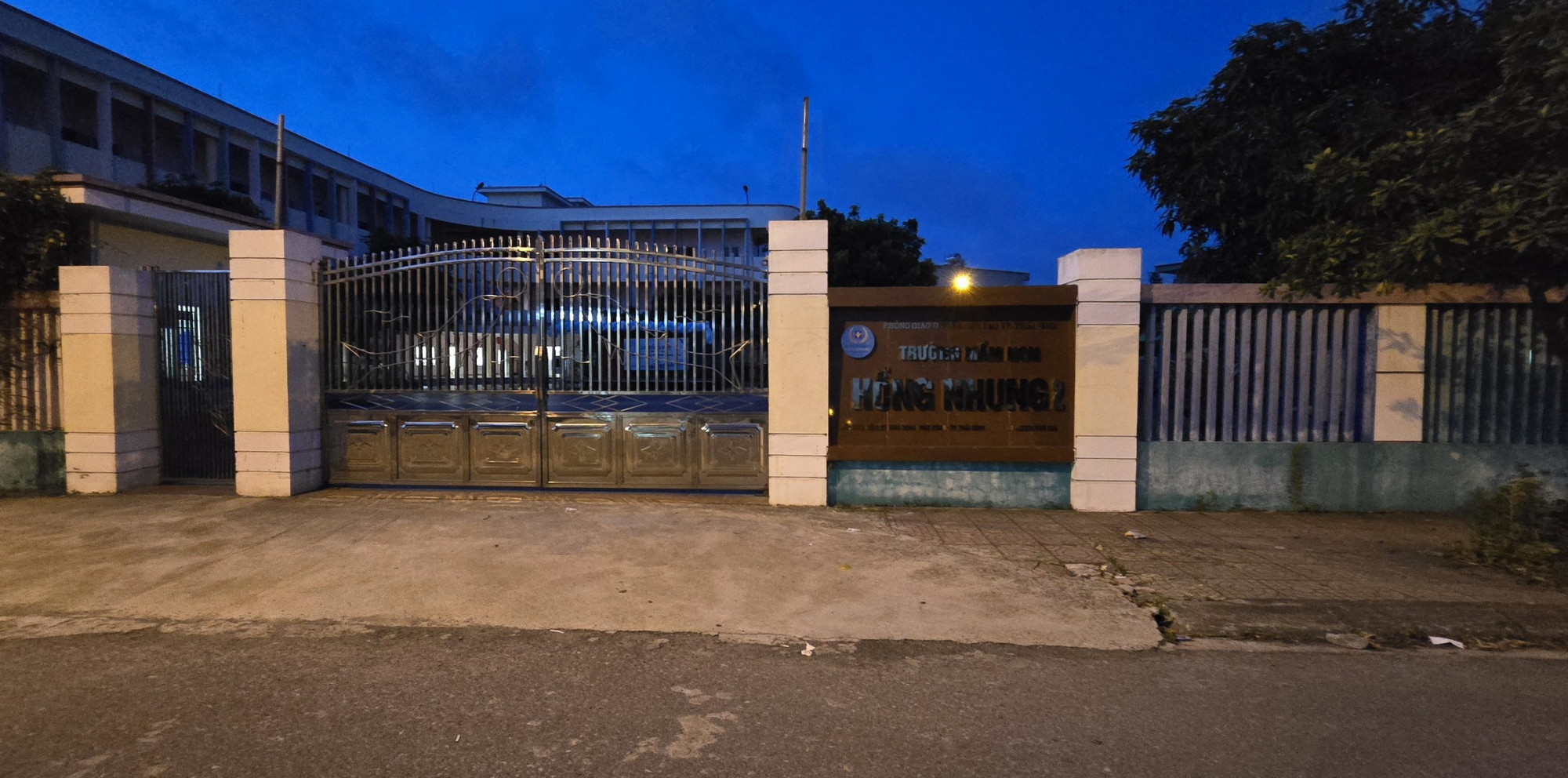 Khởi tố vụ án bé 5 tuổi tử vong do bị bỏ quên trên xe đưa đón - Báo Phụ Nữ