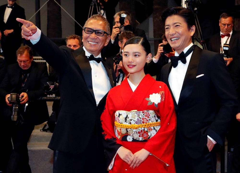 Takashi Miike (phía trước bên trái) là một trong những đạo diễn tên tuổi dự kiến ​​hợp tác với K2 Pictures, một công ty khởi nghiệp sản xuất phim mới nhằm mục đích phá vỡ ngành công nghiệp điện ảnh Nhật Bản - Ảnh: Reuters