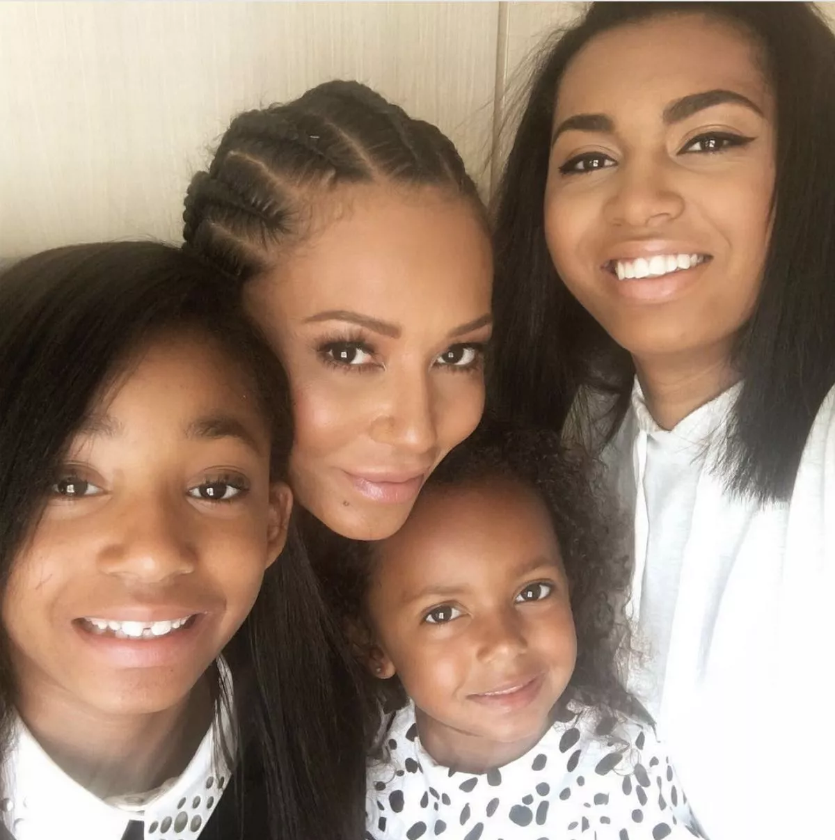 Mel B có 3 người con từ 2 cuộc hôn nhân cũ 