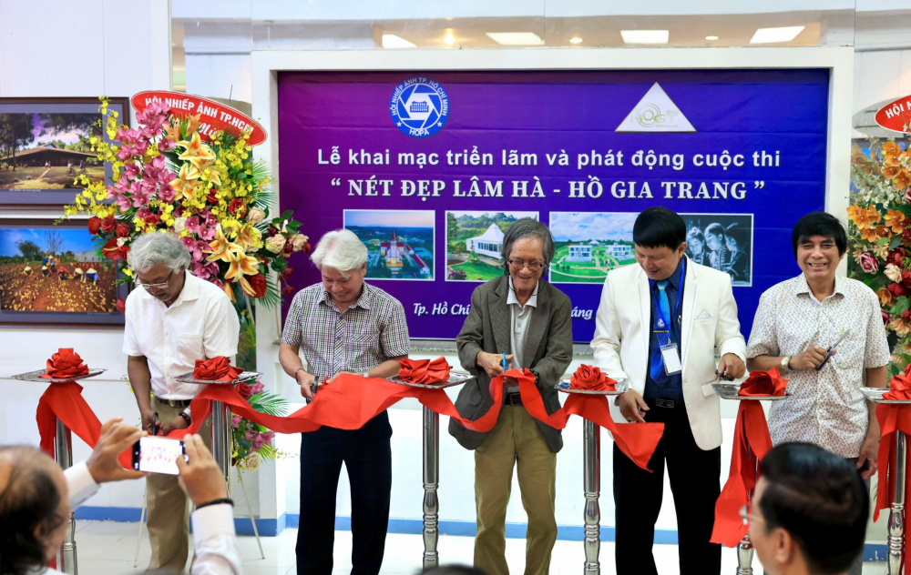 Khai mạc triển lãm Nét đẹp Lâm Hà - Hồ Gia Trang - Ảnh: Hoài Phương.