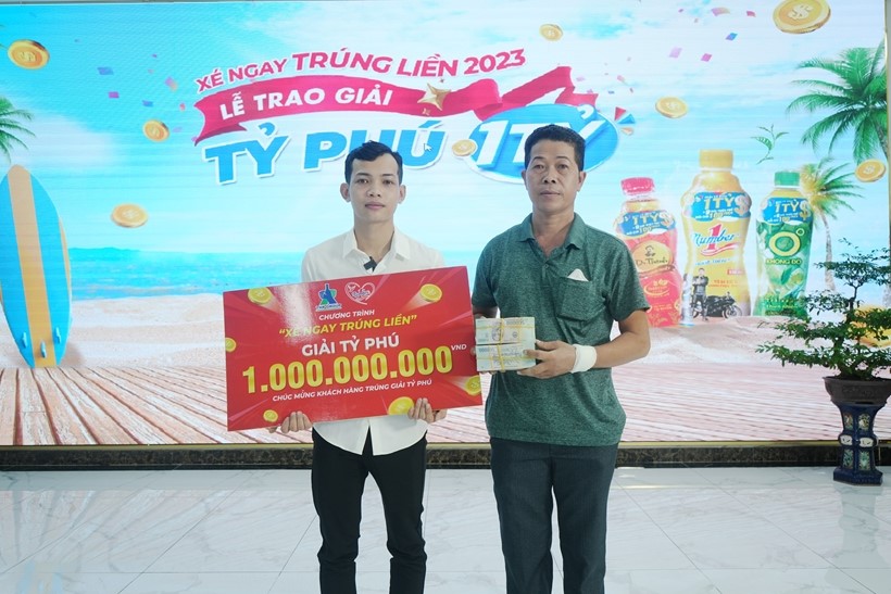 Anh Nguyễn Hoàng Em may mắn trúng giải 1 tỉ đồng năm 2023 - Ảnh: THP