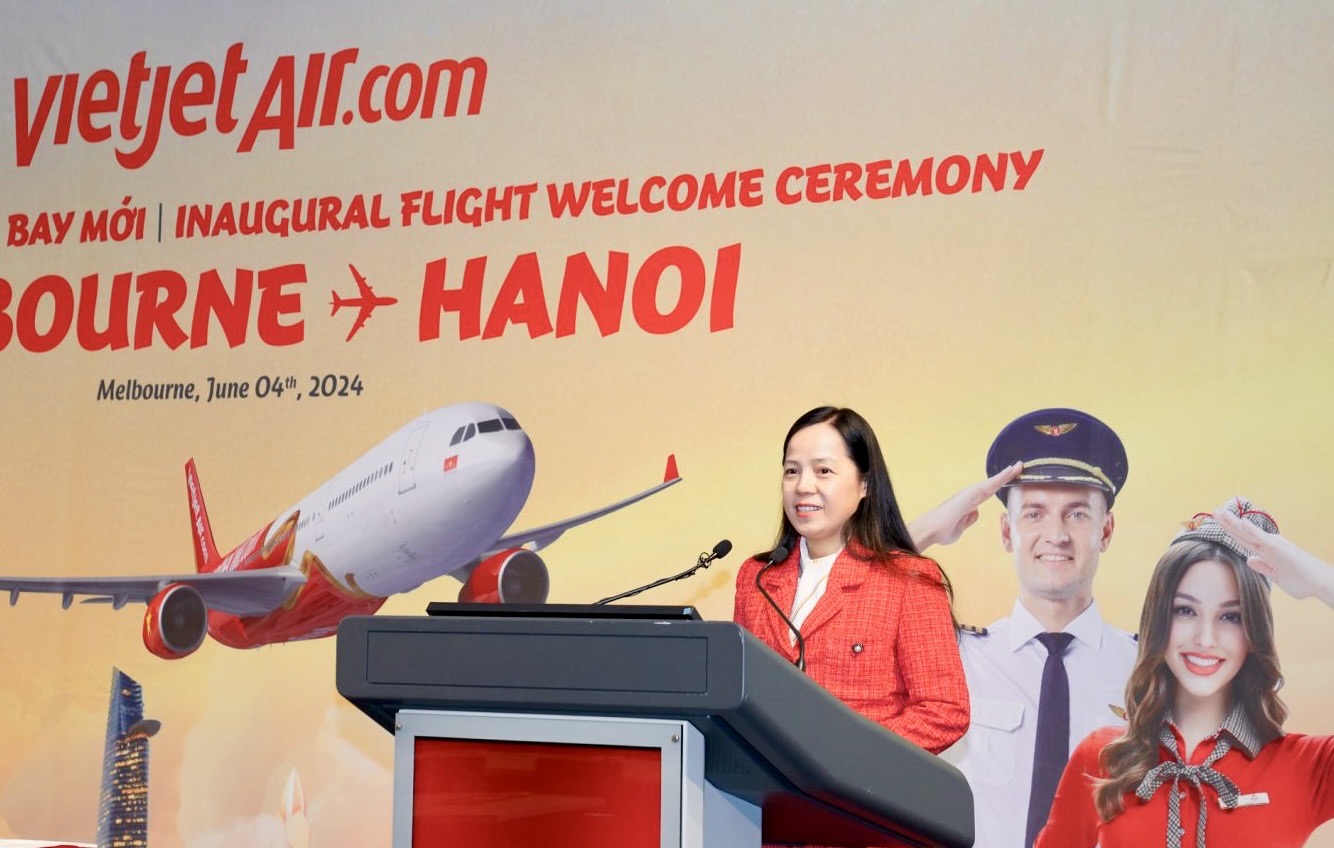 Bà Nguyễn Thị Thúy Bình - Phó tổng giám đốc Vietjet - công bố khai trương đường bay thứ 6 kết nối Australia - Việt Nam của Vietjet - Ảnh: Vietjet