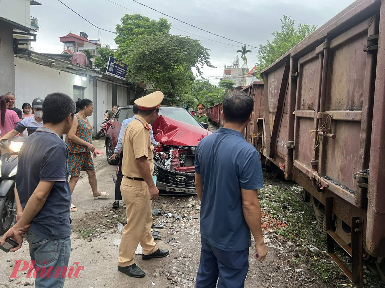 Lực lượng chức năng có mặt tại hiện trường.