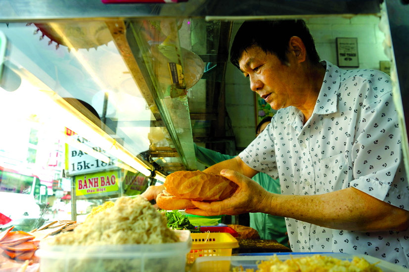 Một số bức ảnh trong sách Saigon - The LifeStyle and The Food
