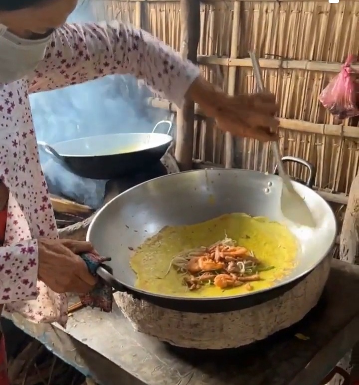 Bánh xèo nhà làm mới ngon (ảnh minh hoạ)